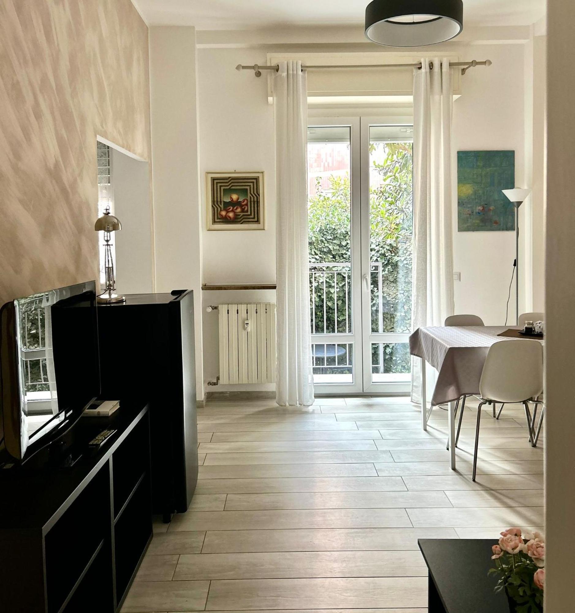 Lovely 2 Room Apartment With Small Garden Milano Exteriör bild